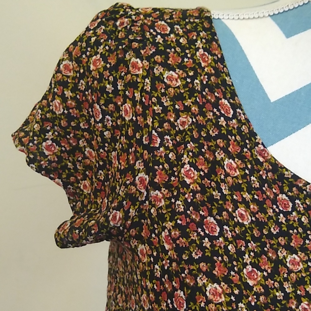 Forever 21 Floral Dress - Picture 4 of 8